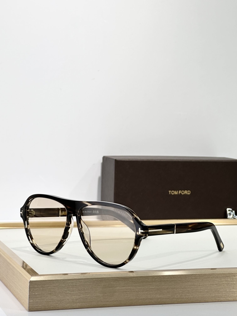TOM FORD